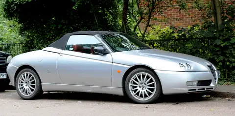 Alfa Romeo Spider (916)