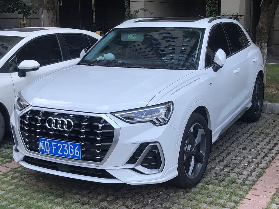 Audi Q3 (F3)