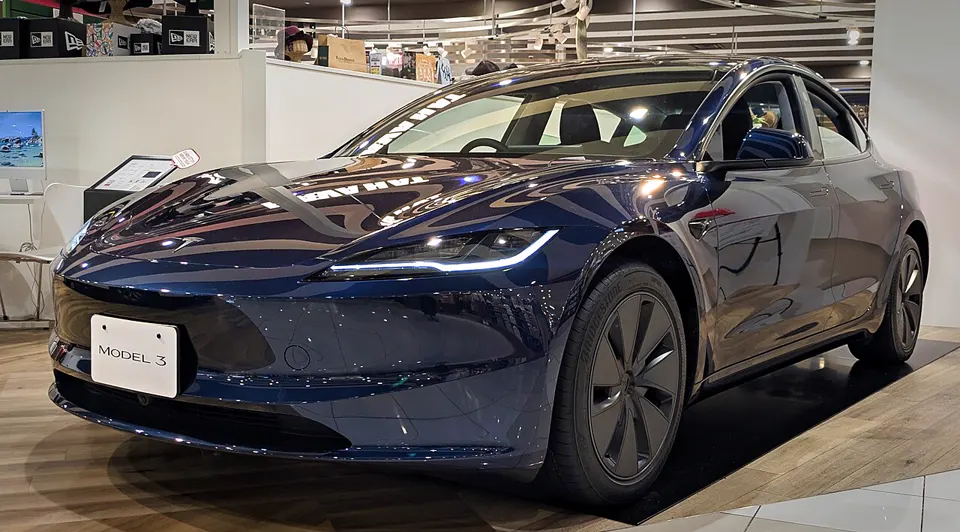 Tesla Model 3 (2023)