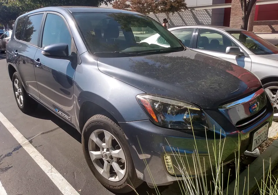 Toyota RAV4 IV